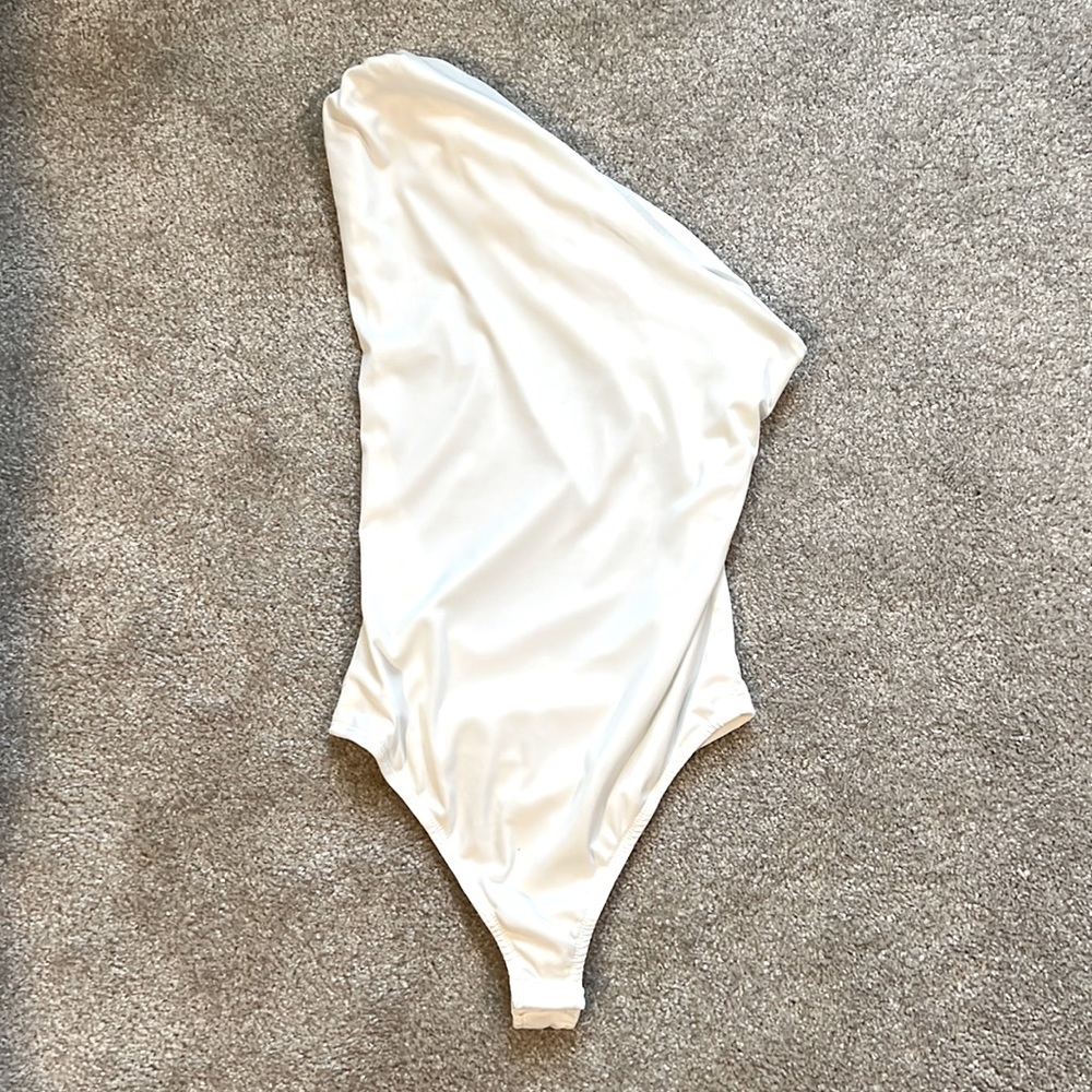SkyLar Rose white one shoulder body suit